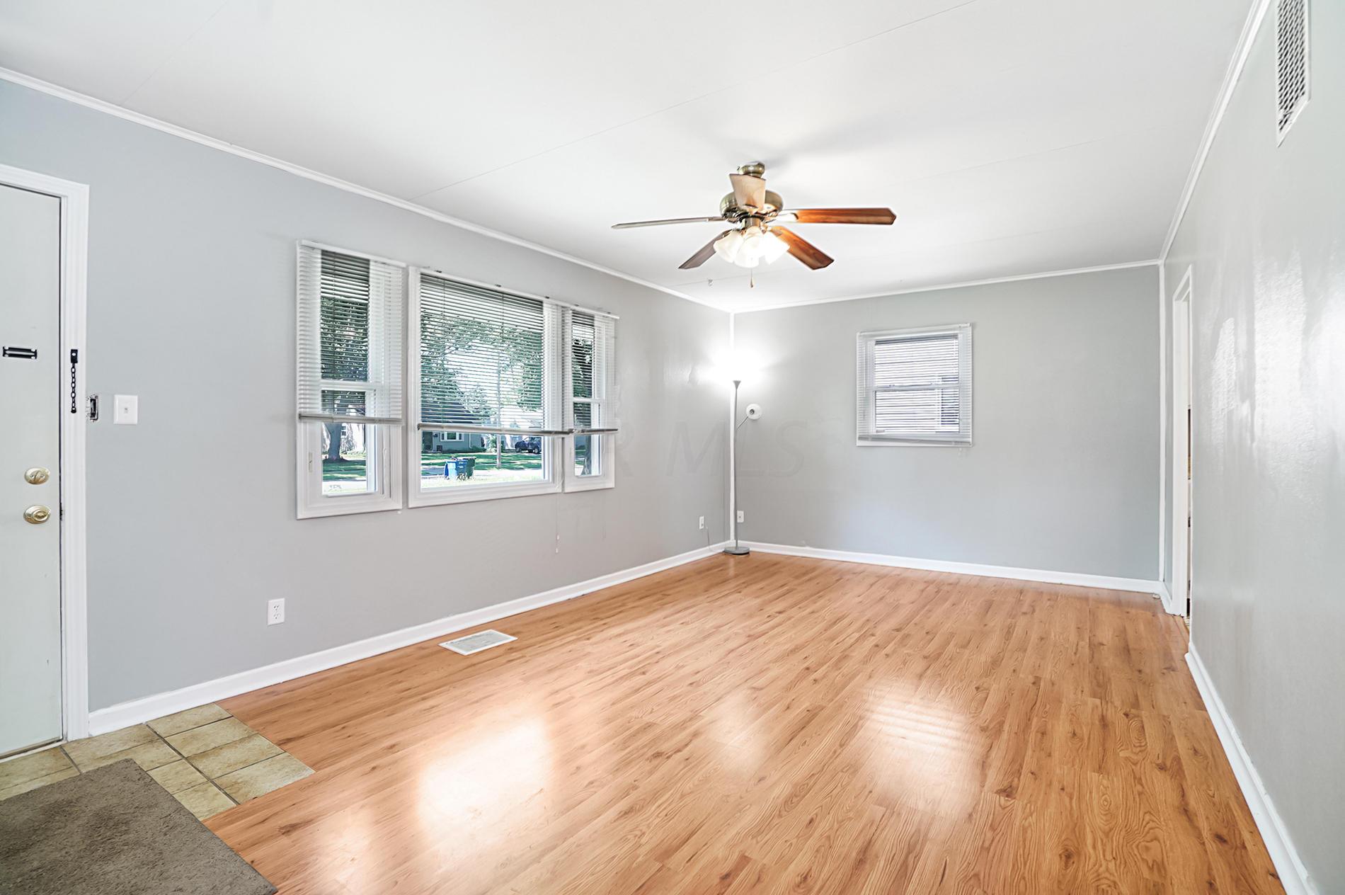1048 South Hampton Road Columbus, OH 43227 - Photo 4 of 26 Gallery Image 4