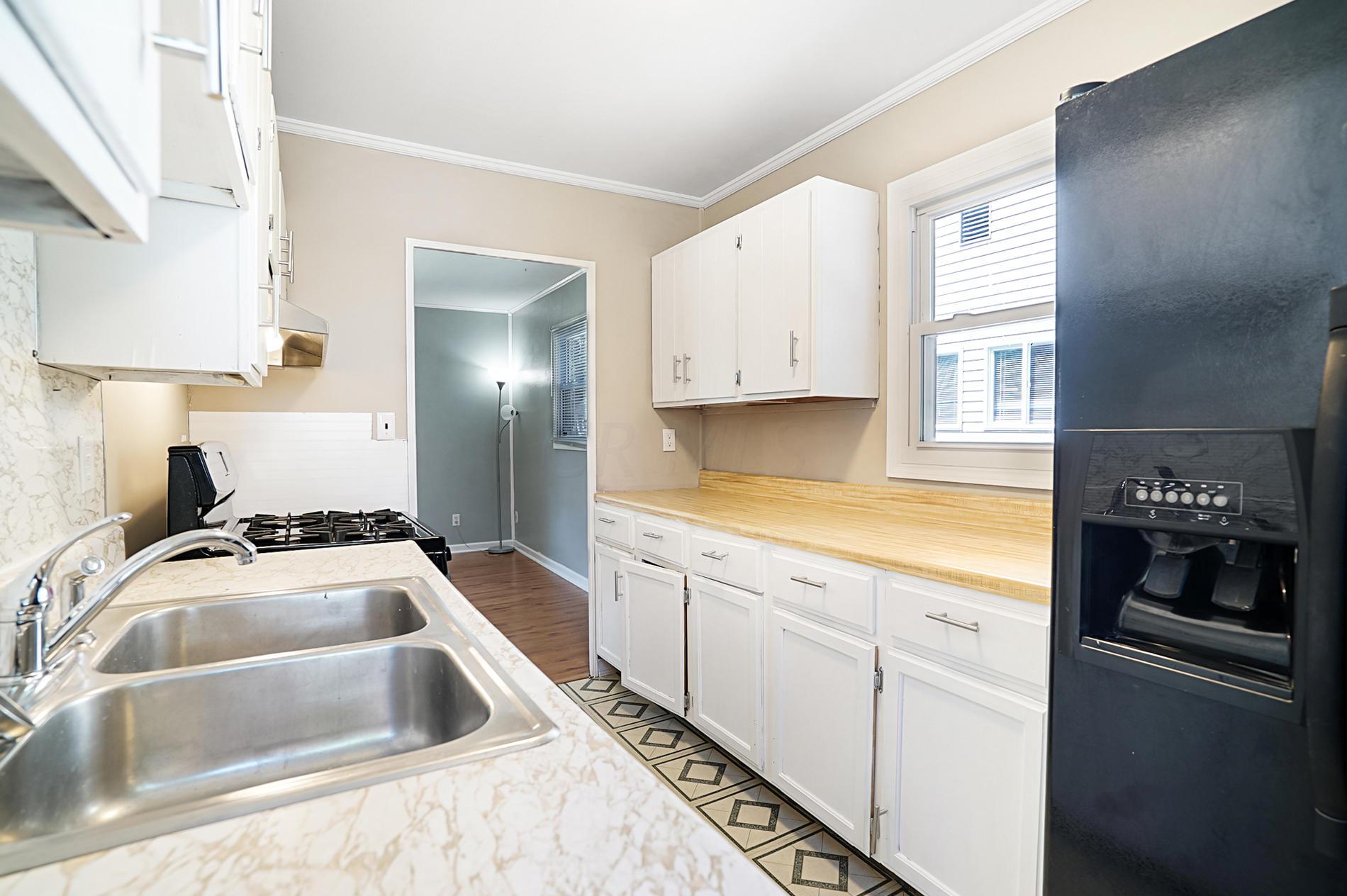 1048 South Hampton Road Columbus, OH 43227 - Photo 8 of 26 Gallery Image 8