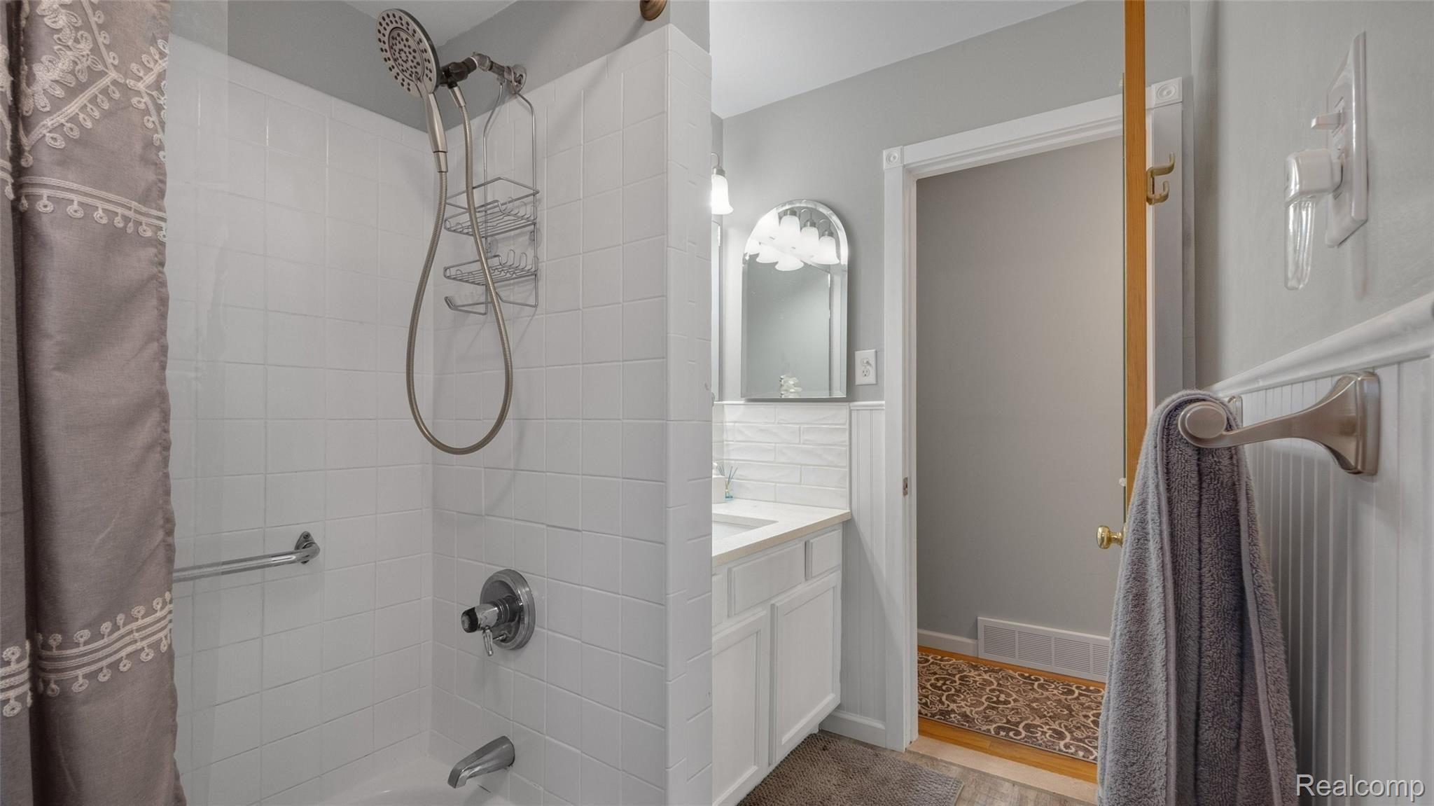 619 Sheldon Road Plymouth, MI 48170 - Photo 19 of 27 20DVB0U31I5B_xl.jpg