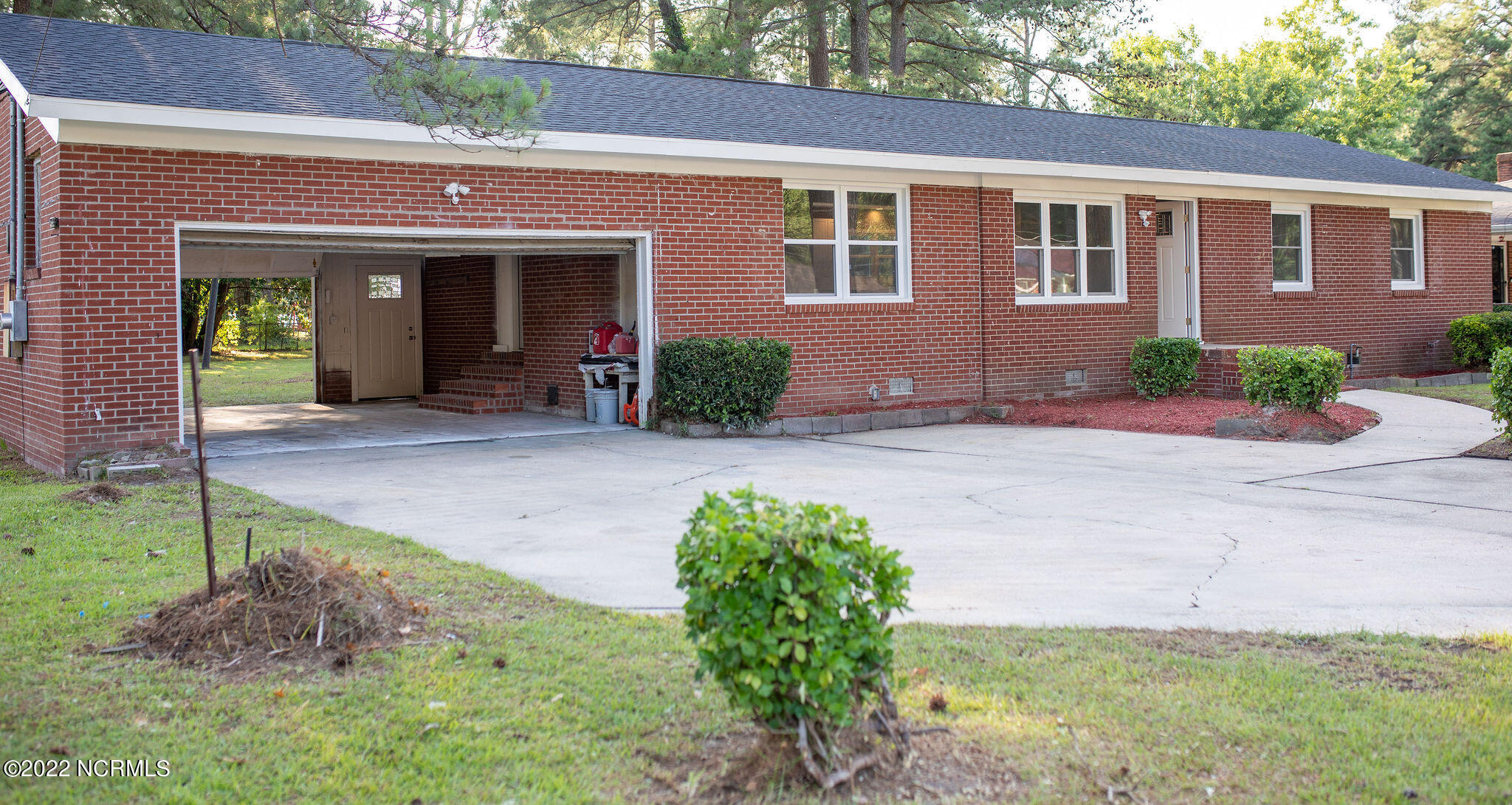 616 Girl Scout Road Kinston, NC 28501 - Photo 1 of 14 Front View