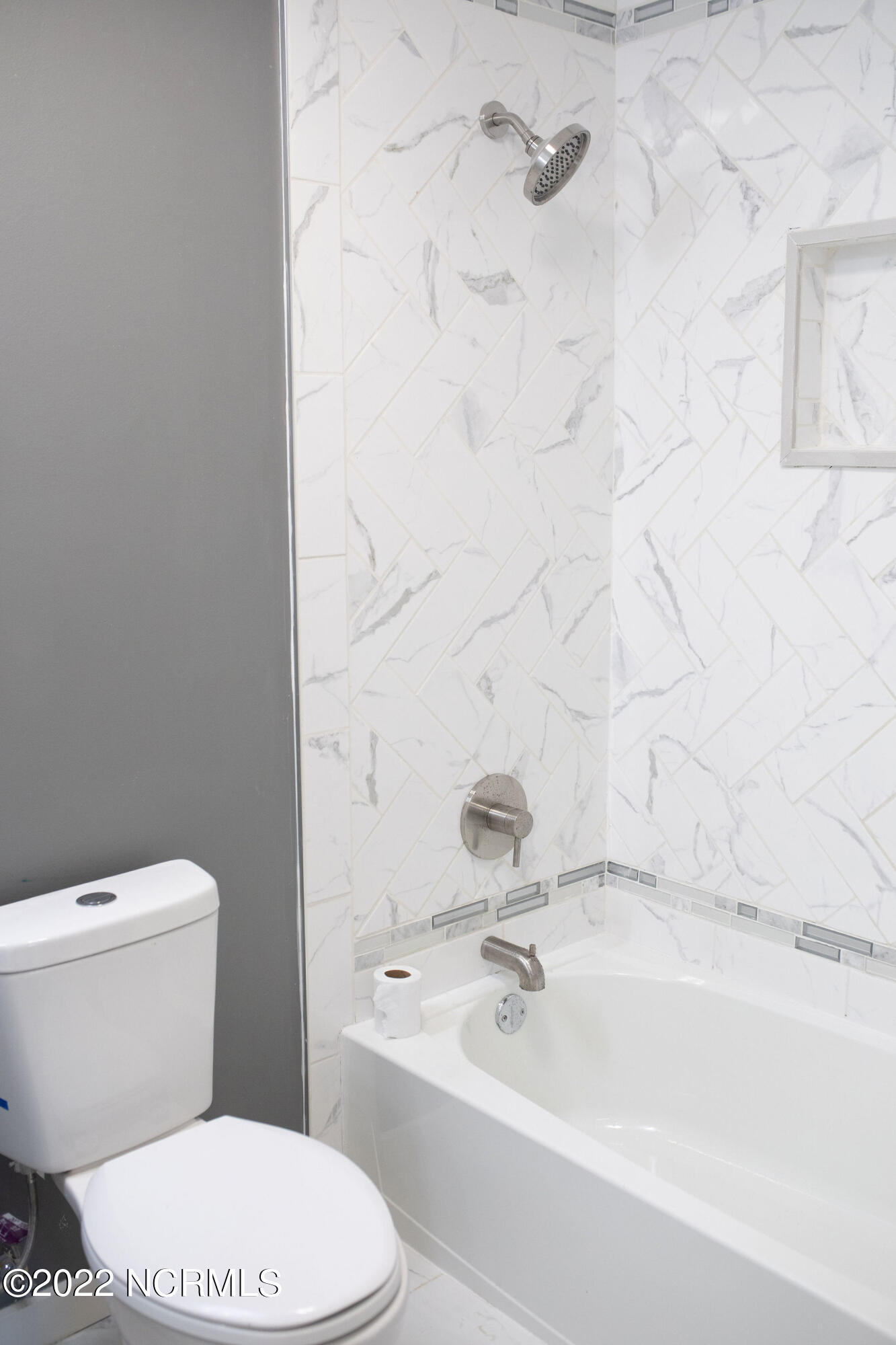616 Girl Scout Road Kinston, NC 28501 - Photo 8 of 14 Bathroom