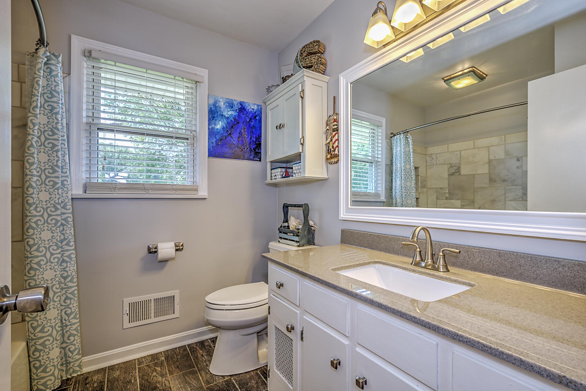 4417 Florist Road Roanoke, VA 24012 - Photo 14 of 28 Full Bath - Upper hallway