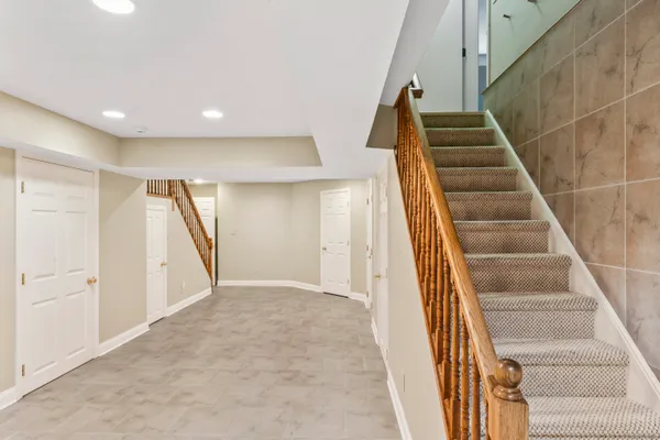 $2,300 | 4 Dover Circle, Newtown, CT 06470