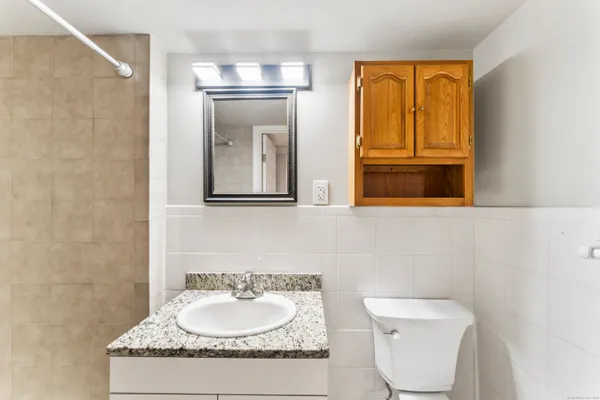 $2,300 | 4 Dover Circle, Newtown, CT 06470