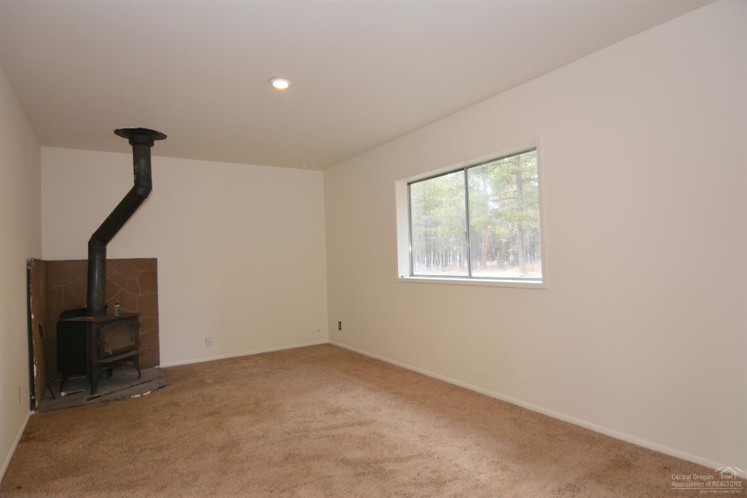 8412 Split Rail Road La Pine, OR 97739 - Photo 9 of 20 Gallery Image 9