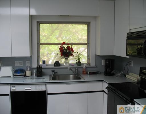 13 Tompkins Road East Brunswick, NJ 08816 - Photo 3 of 11 Gallery Image 3