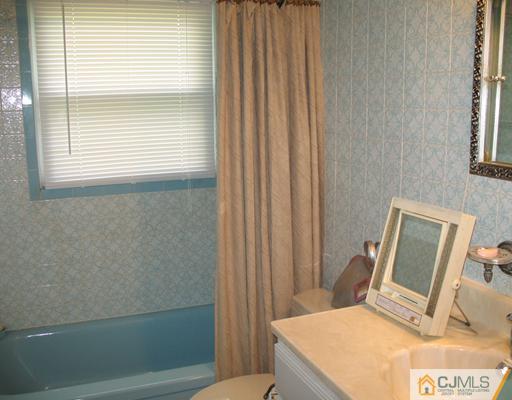 13 Tompkins Road East Brunswick, NJ 08816 - Photo 8 of 11 Gallery Image 8