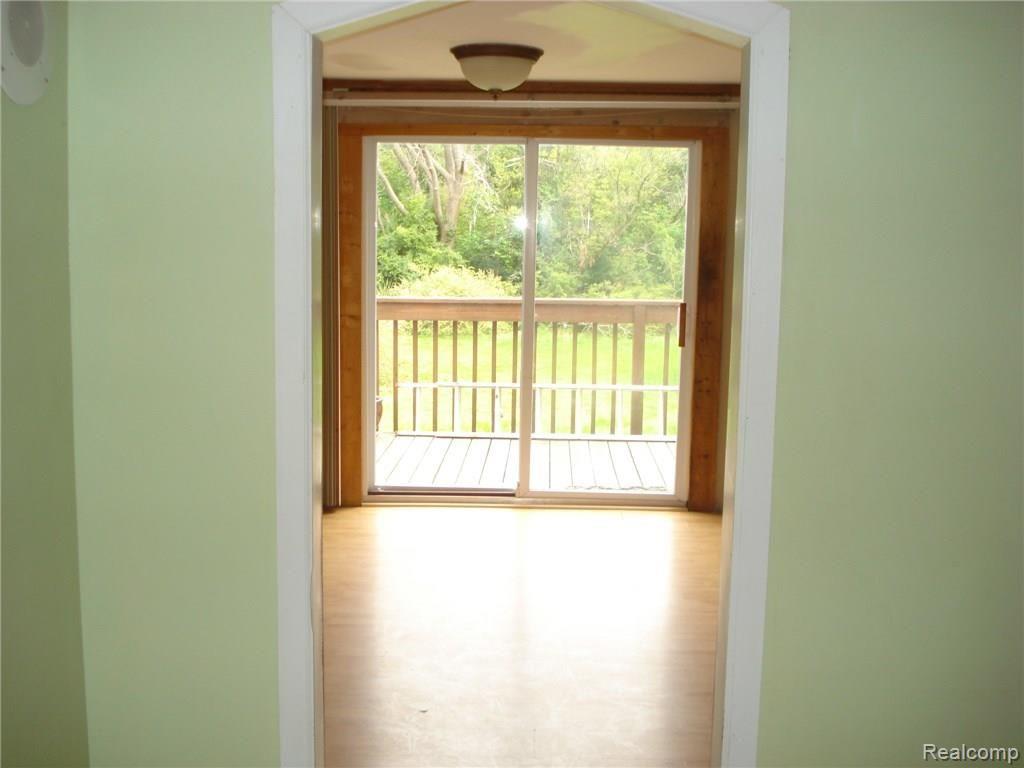 6422 Pontiac Lake Road Waterford, MI 48327 - Photo 8 of 37