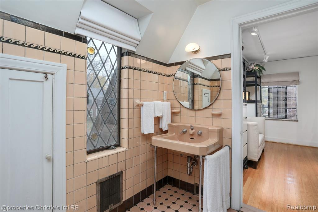 19232 Berkeley Road Detroit, MI 48221 - Photo 26 of 64 Gallery Image 26