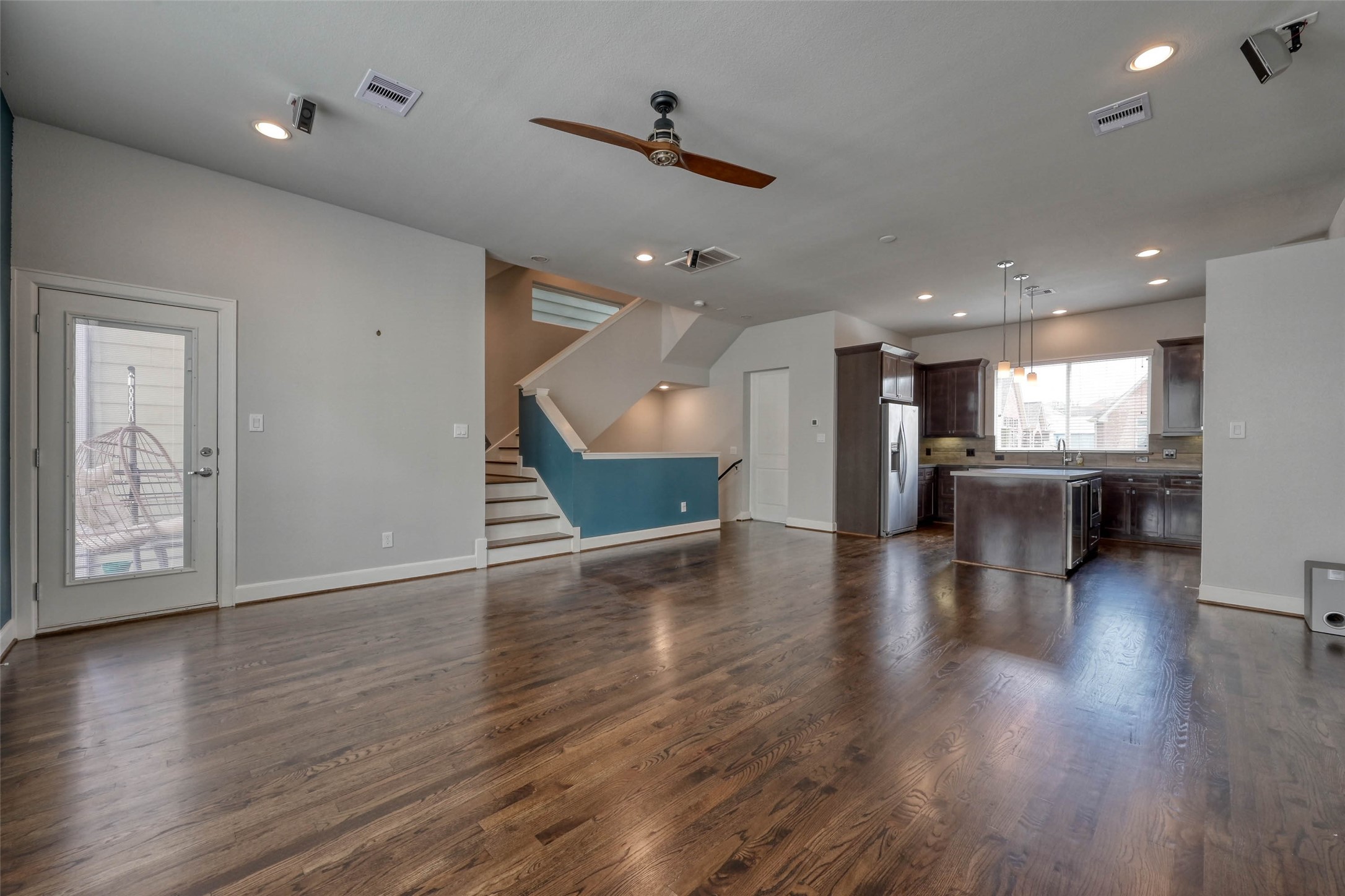951 West 17th Street Houston, TX 77008 - Photo 10 of 30 Open-Concept Living Area with a View of the Balcony.