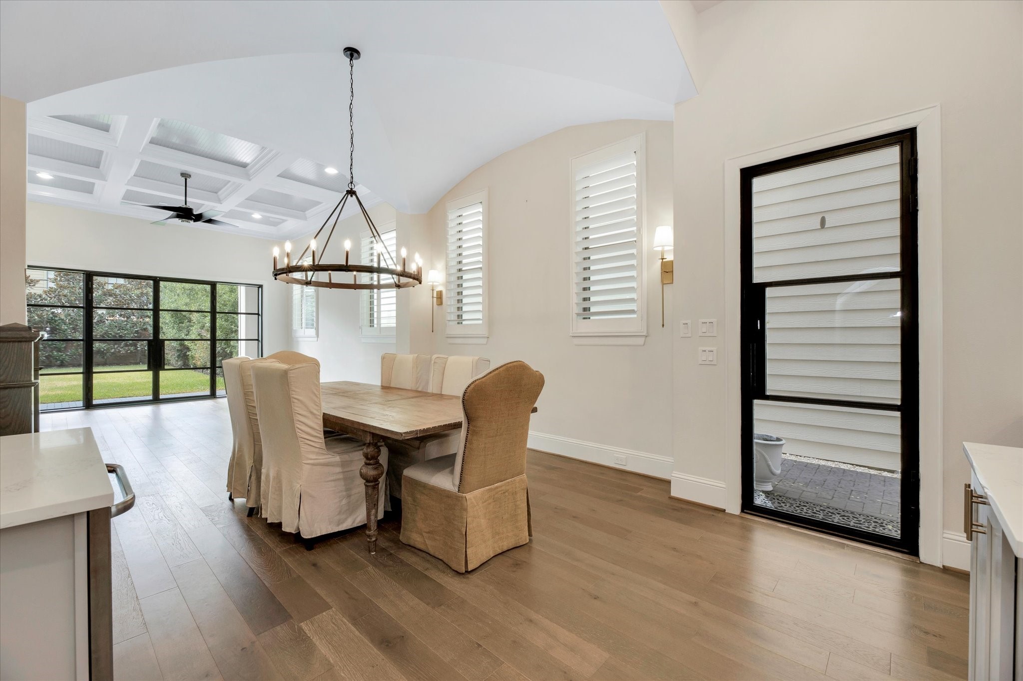 540 West 26th Street, Unit A Houston, TX 77008 - Photo 12 of 47 Well executed architectural finishes throughout this home.