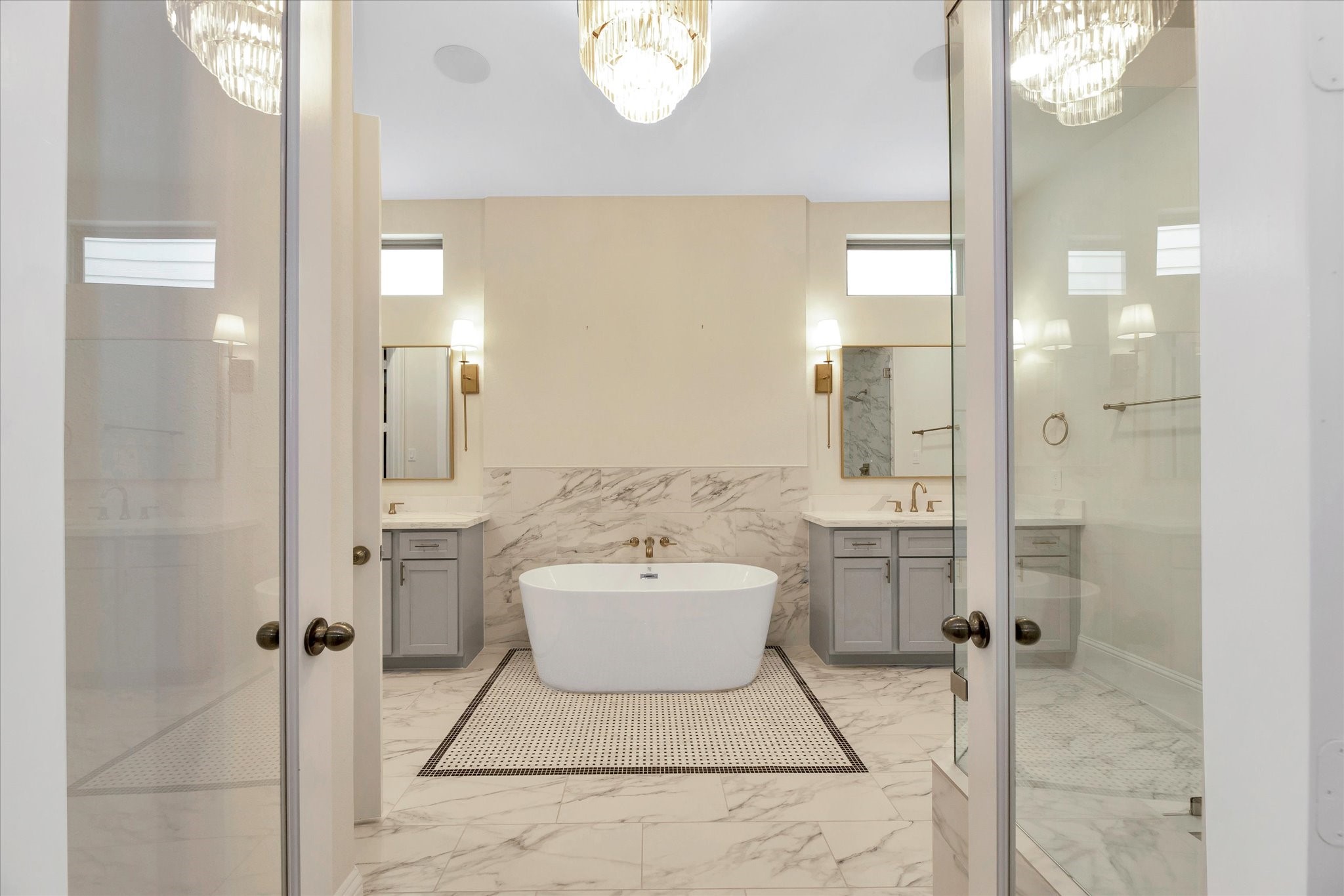 540 West 26th Street, Unit A Houston, TX 77008 - Photo 22 of 47 2nd floor primary bath has a beautiful tile and marble finish.