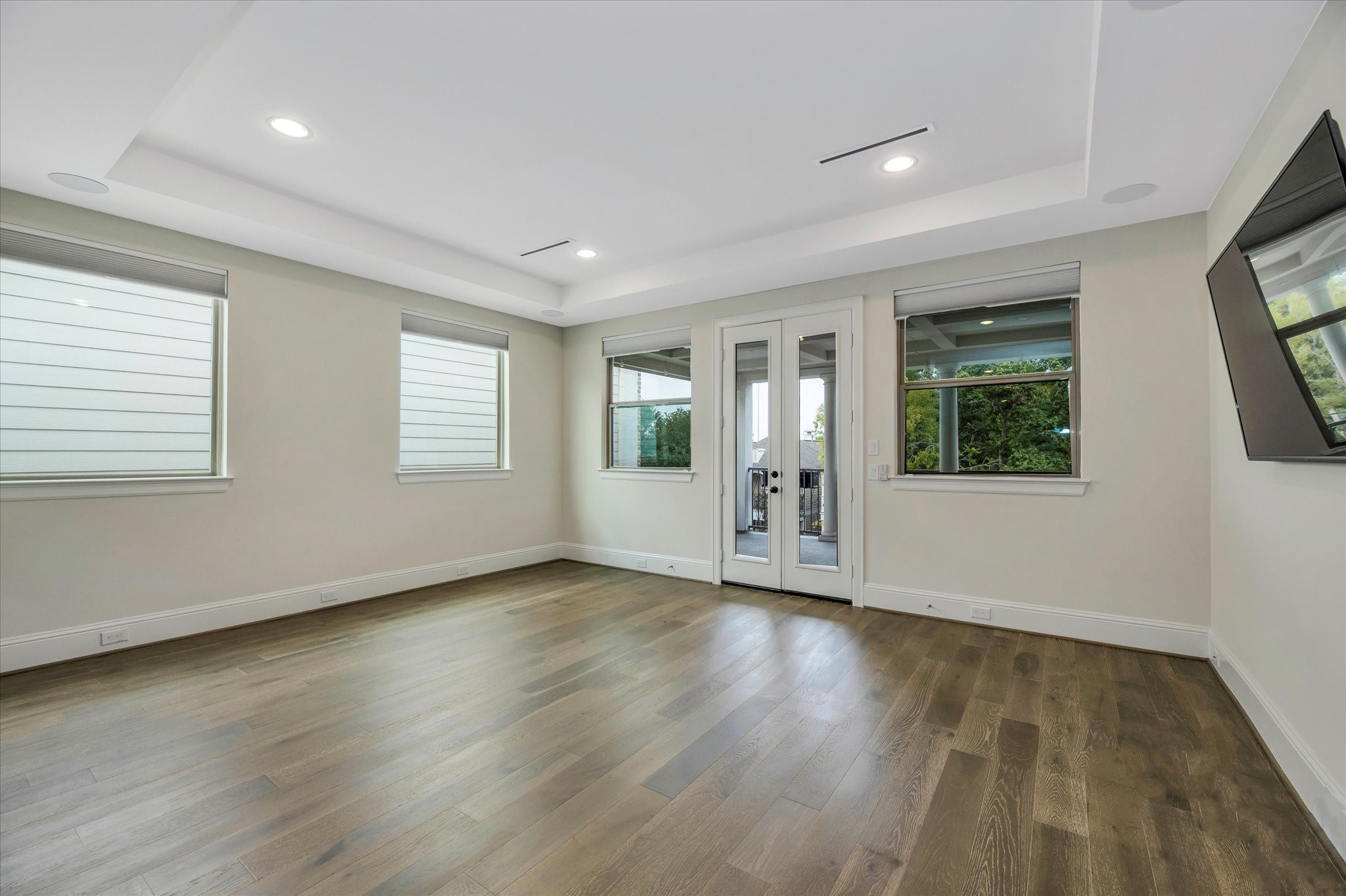 540 West 26th Street, Unit A Houston, TX 77008 - Photo 37 of 47 These double doors let you out onto the covered deck. Third floor.