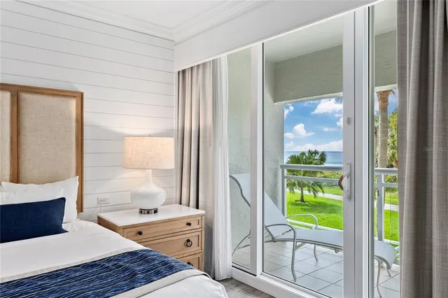 $950,000 | 240 Sands Point Road, Unit 4102, Longboat Key, FL 34228