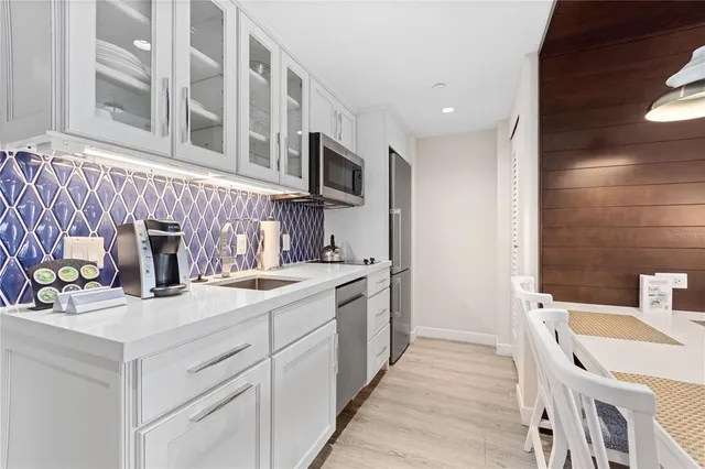 $950,000 | 240 Sands Point Road, Unit 4102, Longboat Key, FL 34228