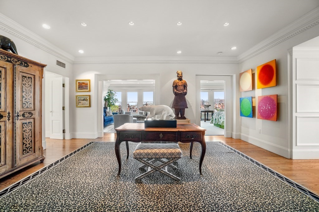 333 Commonwealth Avenue, Unit PH22 Boston, MA 02115 - Photo 11 of 42 a living room with furniture and a wall painting