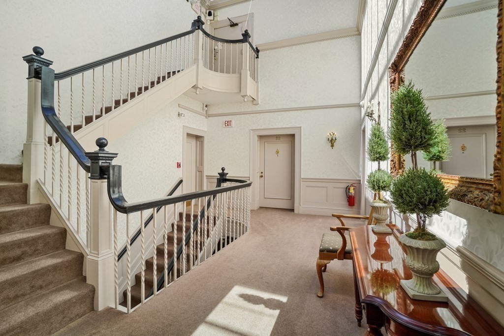 333 Commonwealth Avenue, Unit PH22 Boston, MA 02115 - Photo 36 of 42 a view of entryway and hall