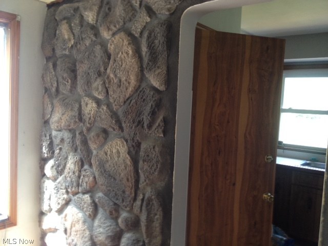12020 West Sprague Road Cleveland, OH 44130 - Photo 10 of 16 Stone Wall accent Living Room