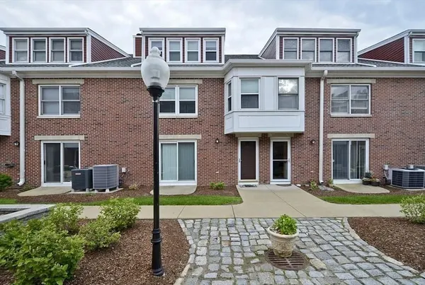 $519,990 | 142 Quincy Shore Drive, Unit 142, Quincy, MA 02171
