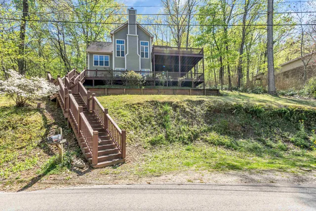 a view of house with a yard