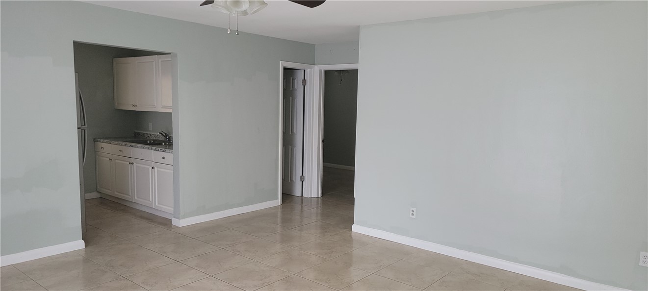 412 7th Road Southwest Vero Beach, FL 32962 - Photo 4 of 19 a view of a kitchen with white cabinets