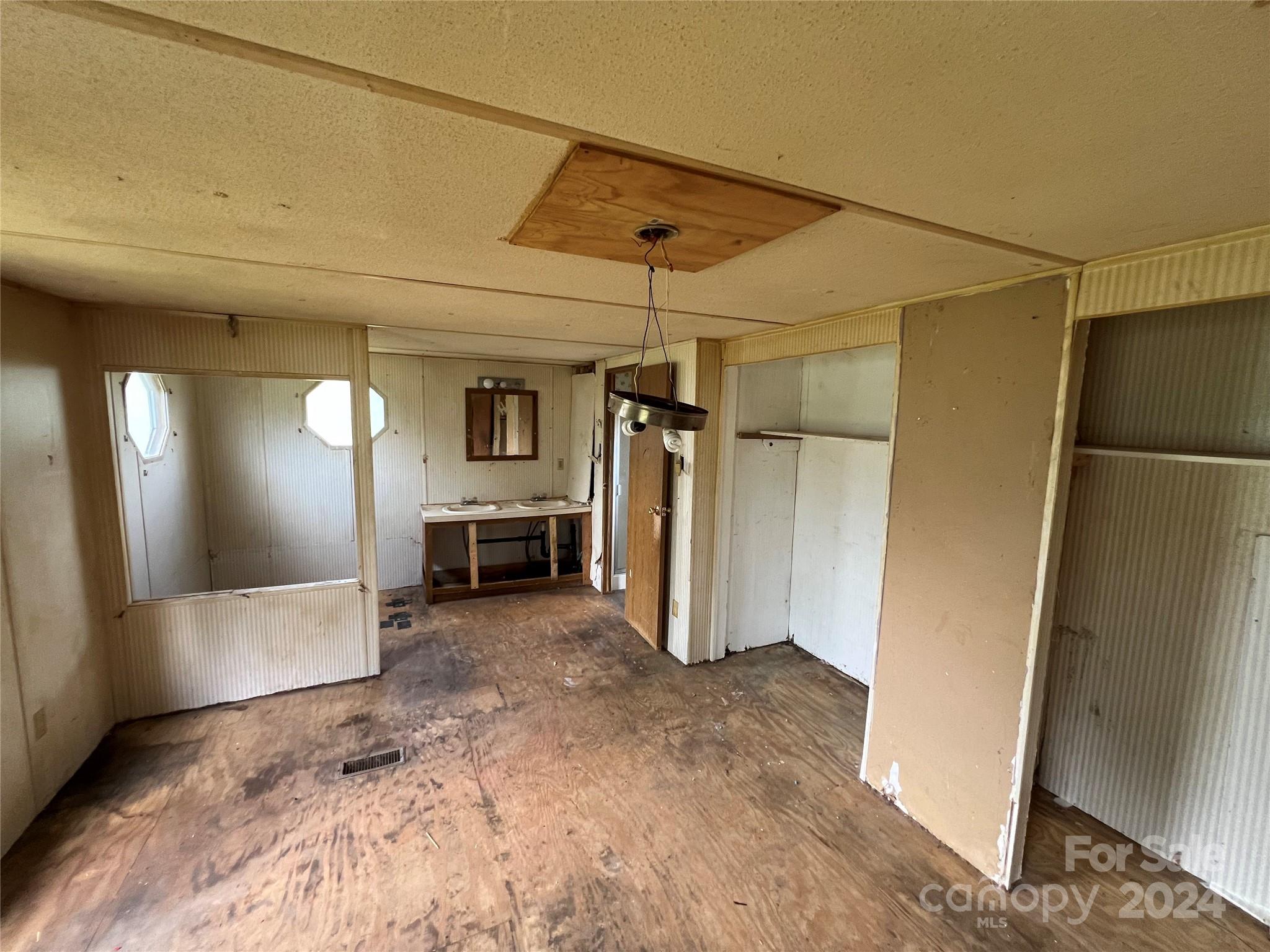 434 Justice Ridge Road Candler, NC 28715 - Photo 19 of 26 Gallery Image 19