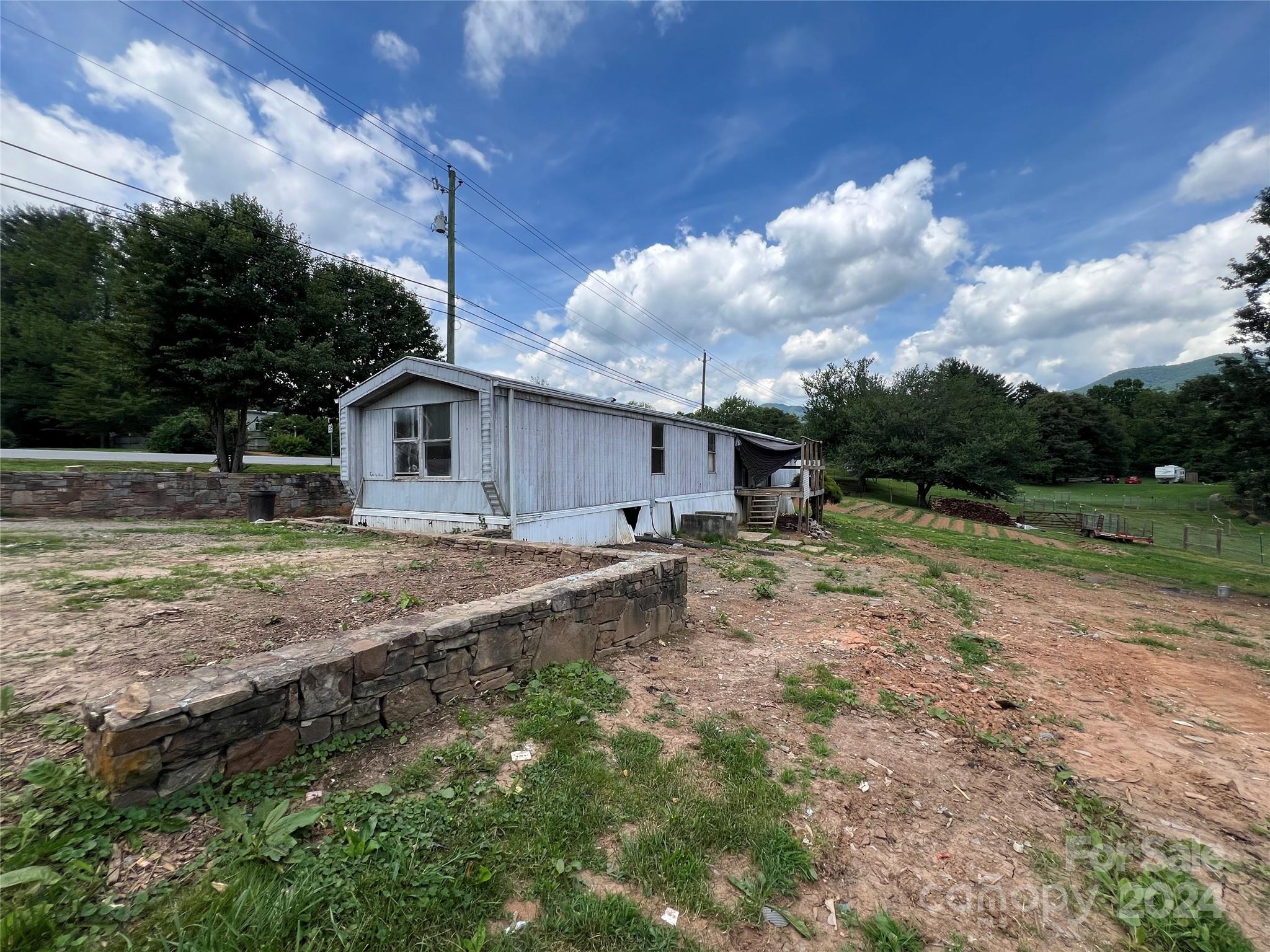 434 Justice Ridge Road Candler, NC 28715 - Photo 3 of 26 Gallery Image 3