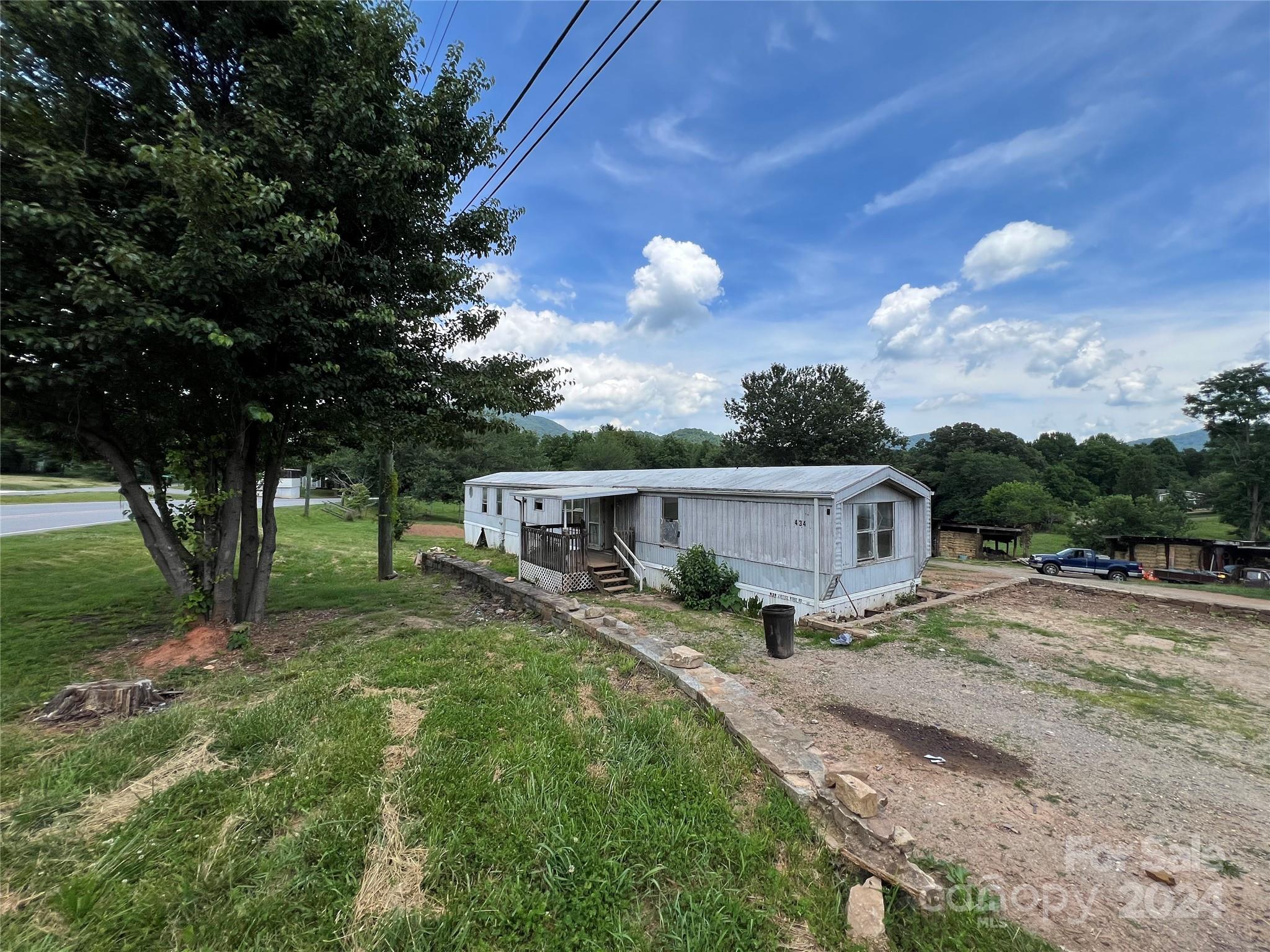 434 Justice Ridge Road Candler, NC 28715 - Photo 4 of 26 Gallery Image 4