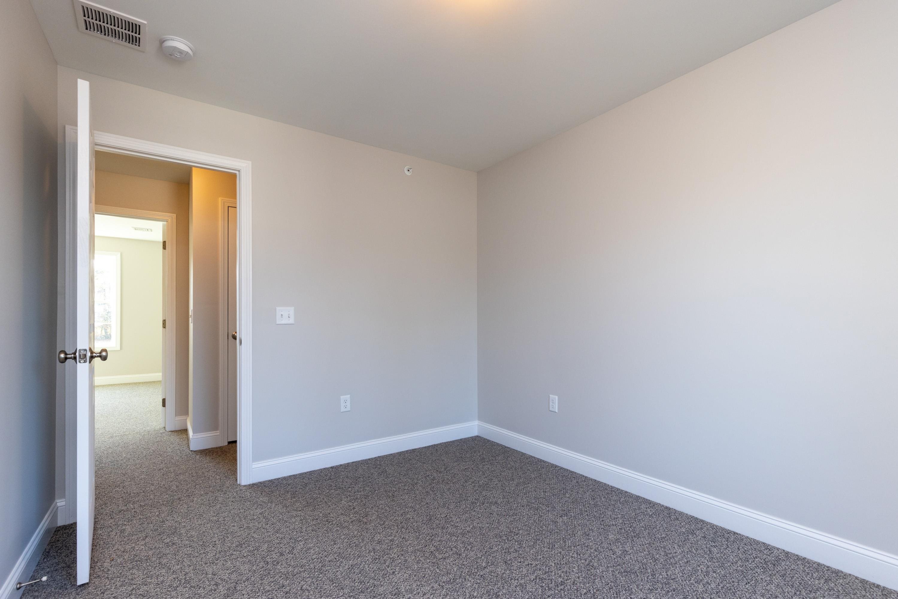 601 Old Wellington Road, Unit B Manchester, NH 03104 - Photo 7 of 14 Gallery Image 7