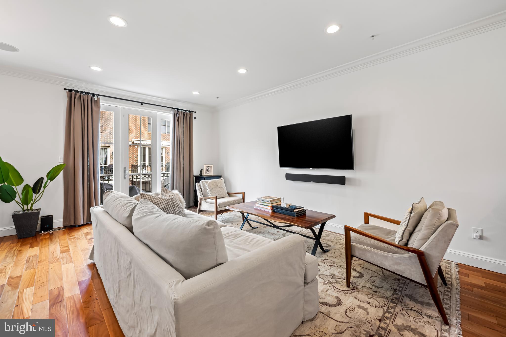 1252 Dockside Circle Baltimore, MD 21224 - Photo 14 of 59 living room