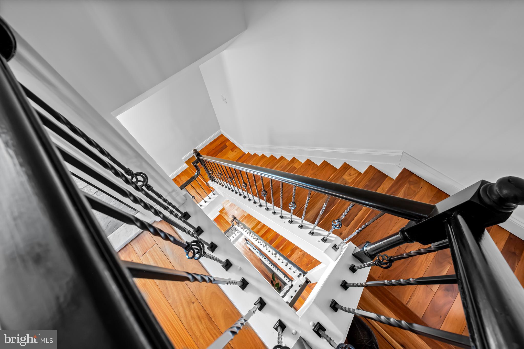 1252 Dockside Circle Baltimore, MD 21224 - Photo 19 of 59 staircase