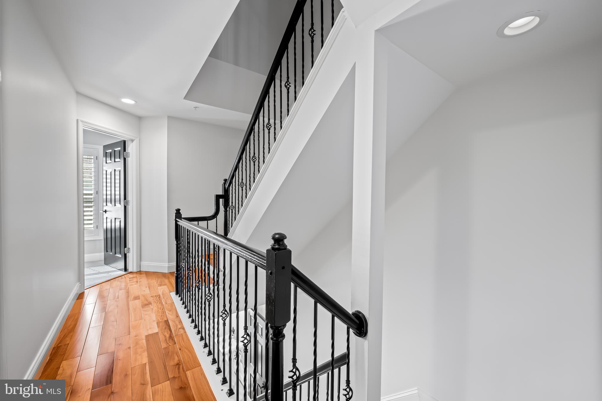 1252 Dockside Circle Baltimore, MD 21224 - Photo 27 of 59 staircase