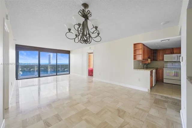 $2,800 | 20505 East Country Club Drive, Unit 1434, Aventura, FL 33180