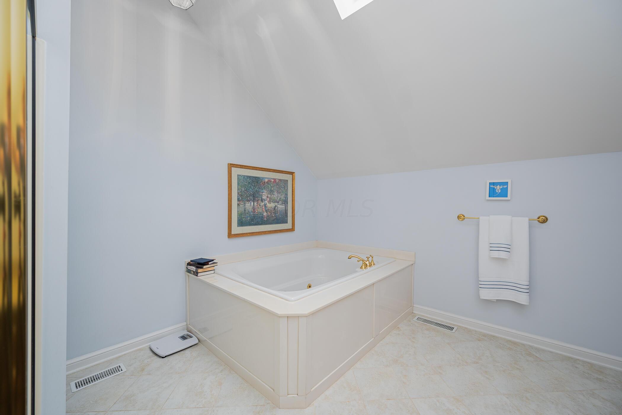 2035 Andover Road Columbus, OH 43212 - Photo 49 of 72 Owners Bath