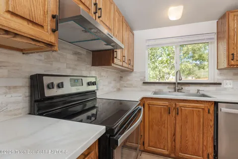 $670,000 | 7979 Coyote Lane, Victor, ID 83455