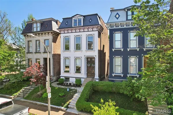$900,000 | 1804 Hickory Street, St. Louis, MO 63104