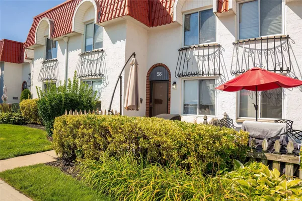 $499,000 | 58 Alhambra Drive, Unit 58, Oceanside, NY 11572