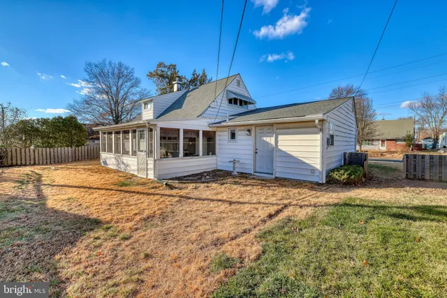 $365,000 | 110 Kenwood Drive North, Levittown, PA 19055