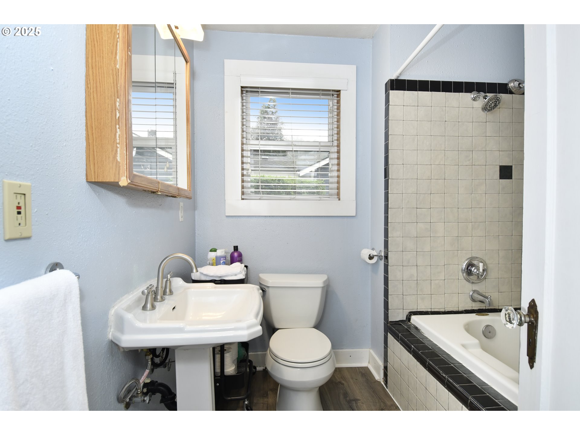 414 Southwest Pendleton Street Portland, OR 97239 - Photo 11 of 24 Gallery Image 11