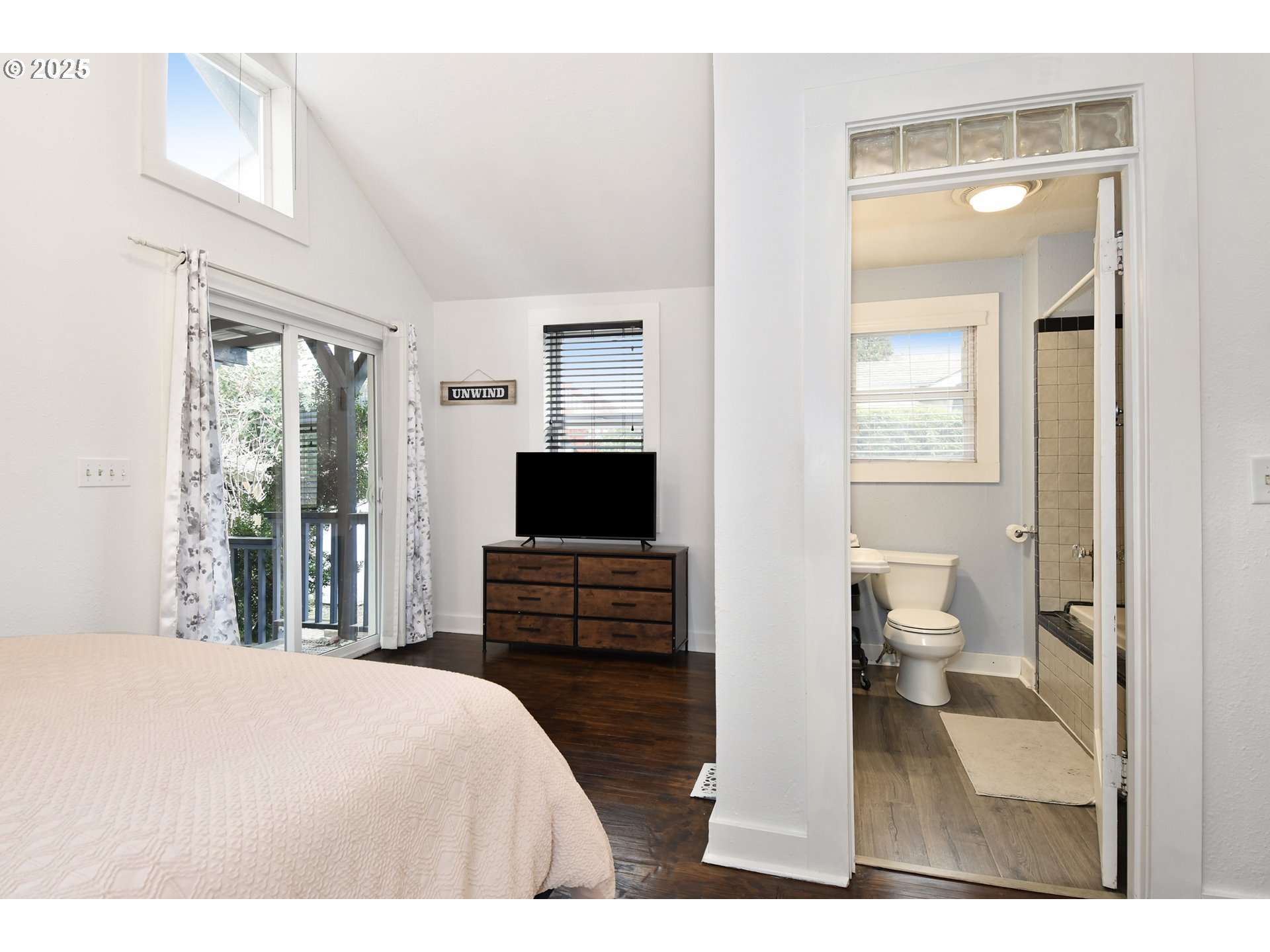 414 Southwest Pendleton Street Portland, OR 97239 - Photo 8 of 24 Gallery Image 8