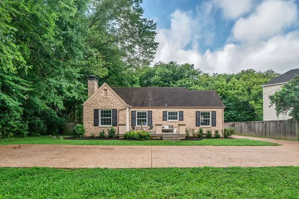 $3,700 | 911 Woodmont Boulevard, Nashville, TN 37204