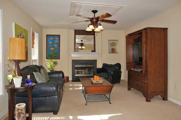 6582 Sylvan Brook Road Roanoke, VA 24018 - Photo 15 of 32 Family room