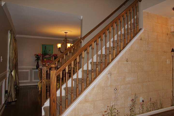 6582 Sylvan Brook Road Roanoke, VA 24018 - Photo 18 of 32 Staircase