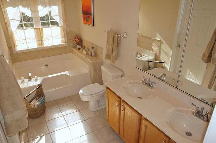 6582 Sylvan Brook Road Roanoke, VA 24018 - Photo 21 of 32 Master Bath