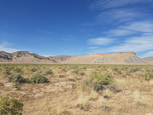 20 Thompson Area Road Green River, UT 84525 - Photo 2 of 18 Mostly flat land with a few small hills.
