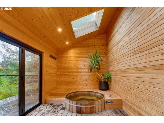 $599,900 | 2733 Northeast 92nd Avenue, Portland, OR 97220