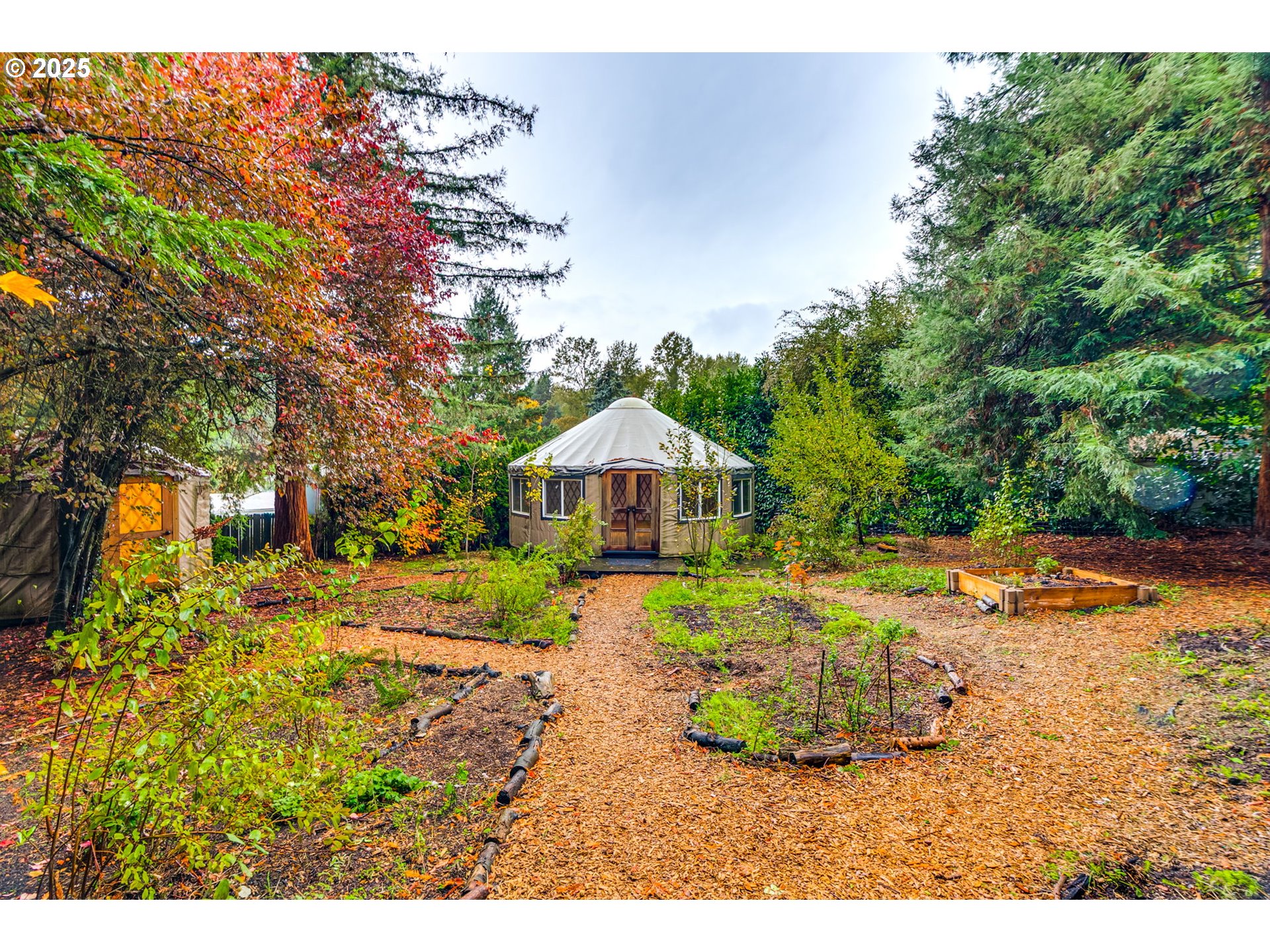 2733 Northeast 92nd Avenue Portland, OR 97220 - Photo 43 of 48 a backyard of a house with table and chairs