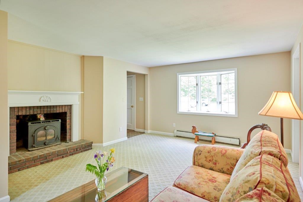 103 Gilcreast Road Londonderry, NH 03053 - Photo 4 of 26 Gallery Image 4