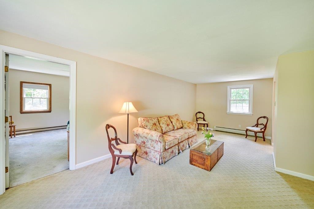 103 Gilcreast Road Londonderry, NH 03053 - Photo 6 of 26 Gallery Image 6