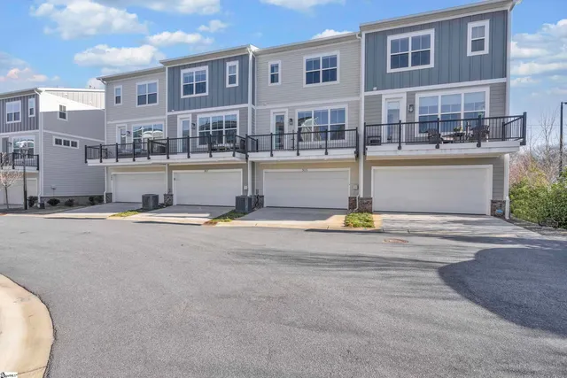 $500,000 | 305 Pete Hollis Boulevard, Greenville, SC 29601